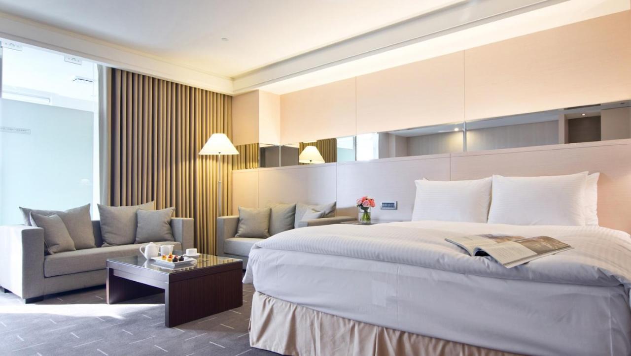 Check Inn Select Taichung Dadun Extérieur photo