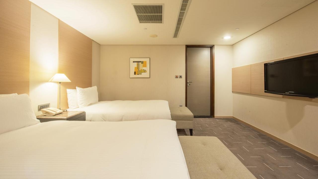 Check Inn Select Taichung Dadun Extérieur photo
