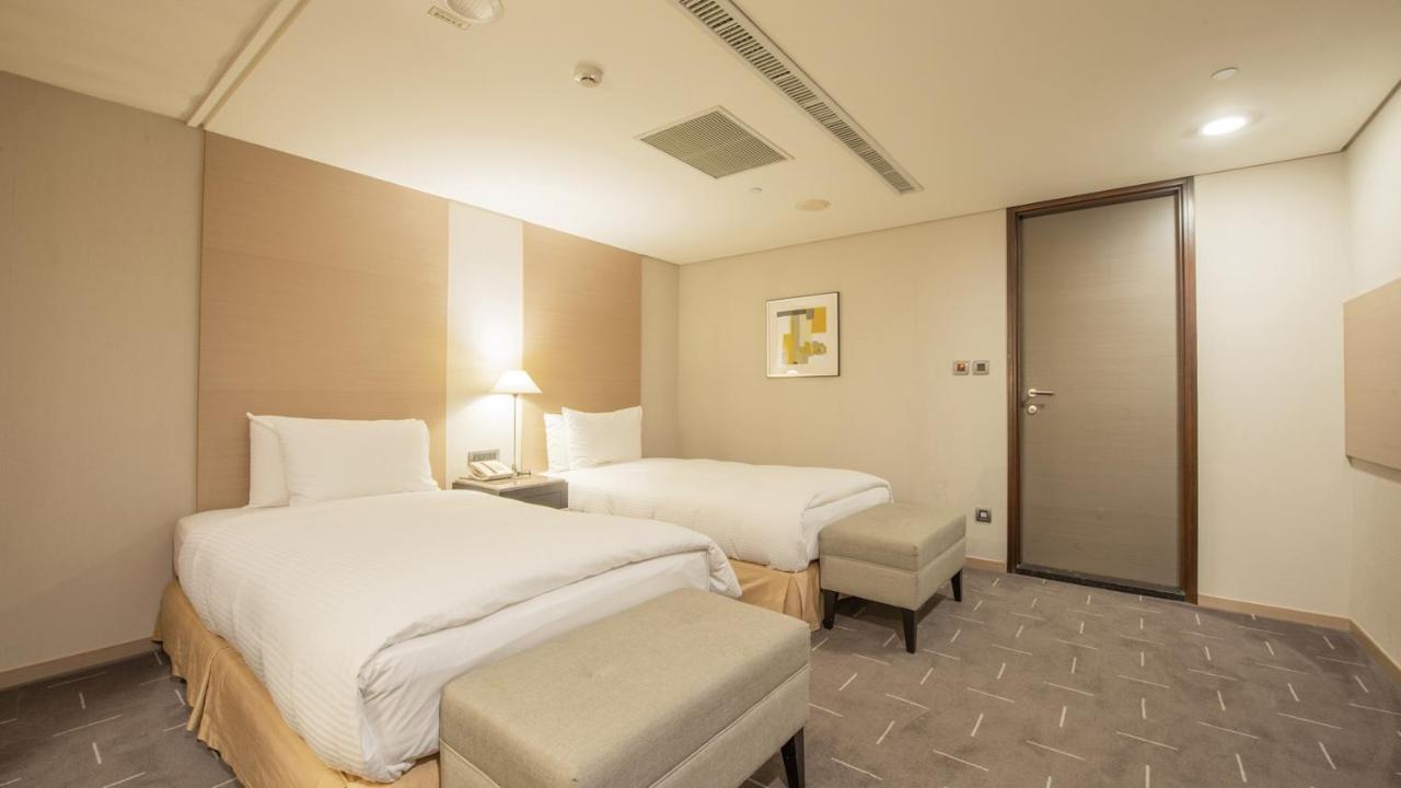 Check Inn Select Taichung Dadun Extérieur photo