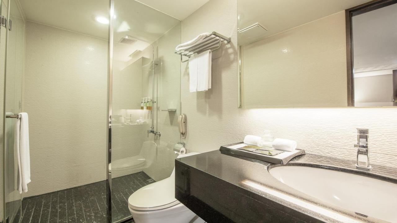 Check Inn Select Taichung Dadun Extérieur photo